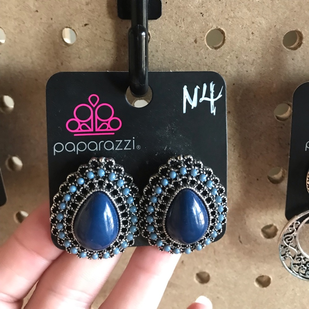 Silver w/two tone blue teardrop earrings.